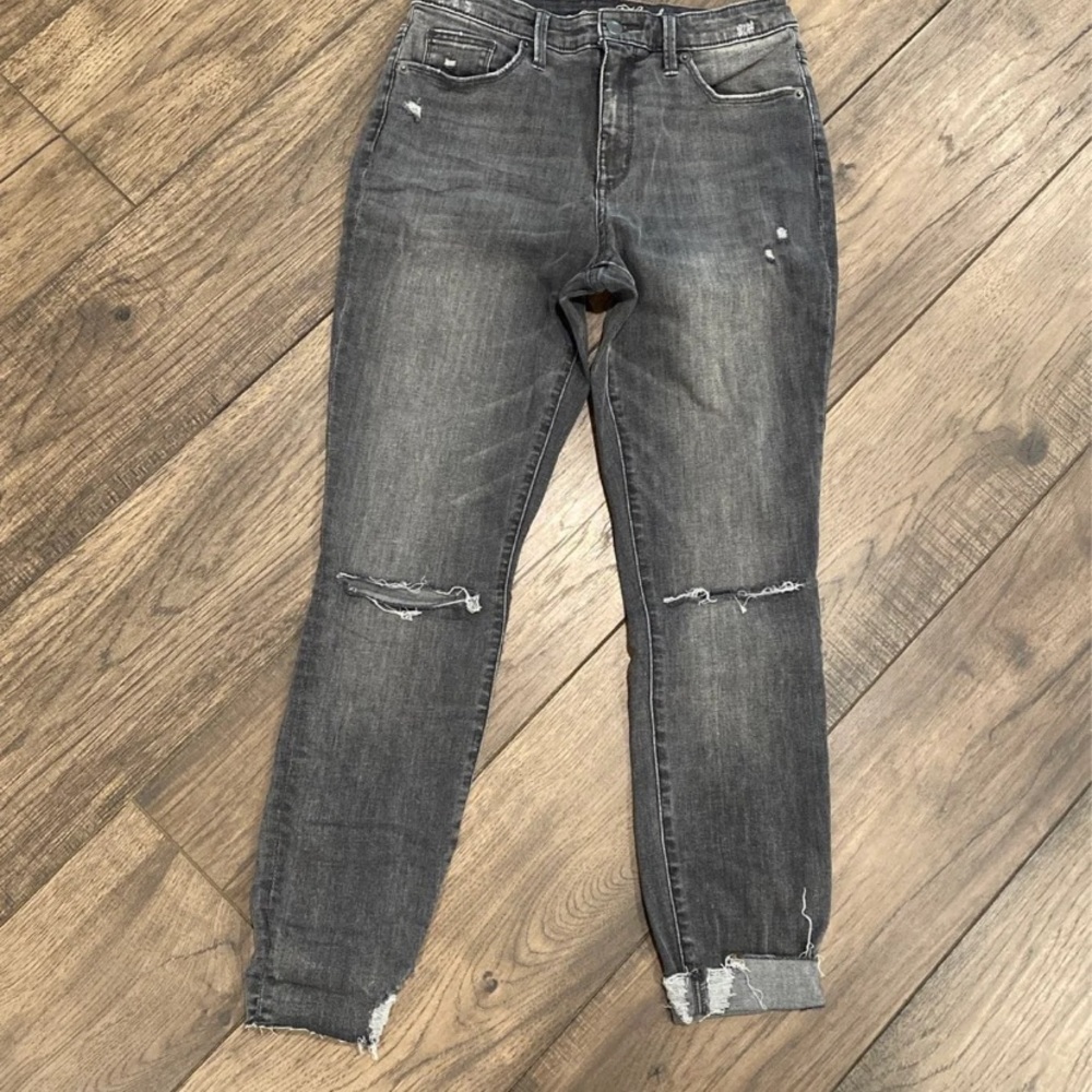 Women’s crop light black distressed jeans